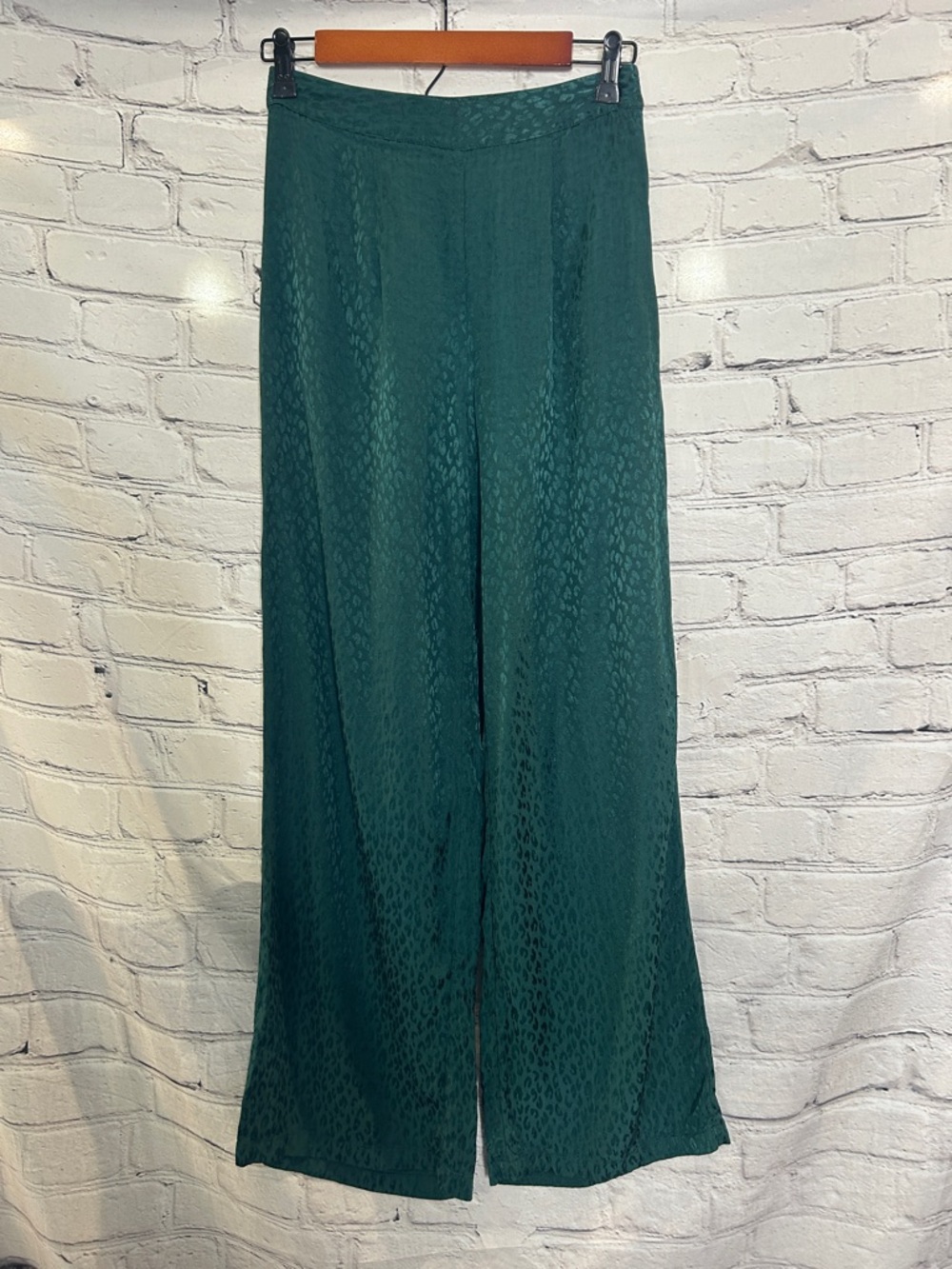 L Space Green Textured Wide-Leg Pants Size 6 Excellent Condition